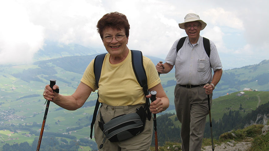 24645-switzerland-hiking-friends-c.jpg