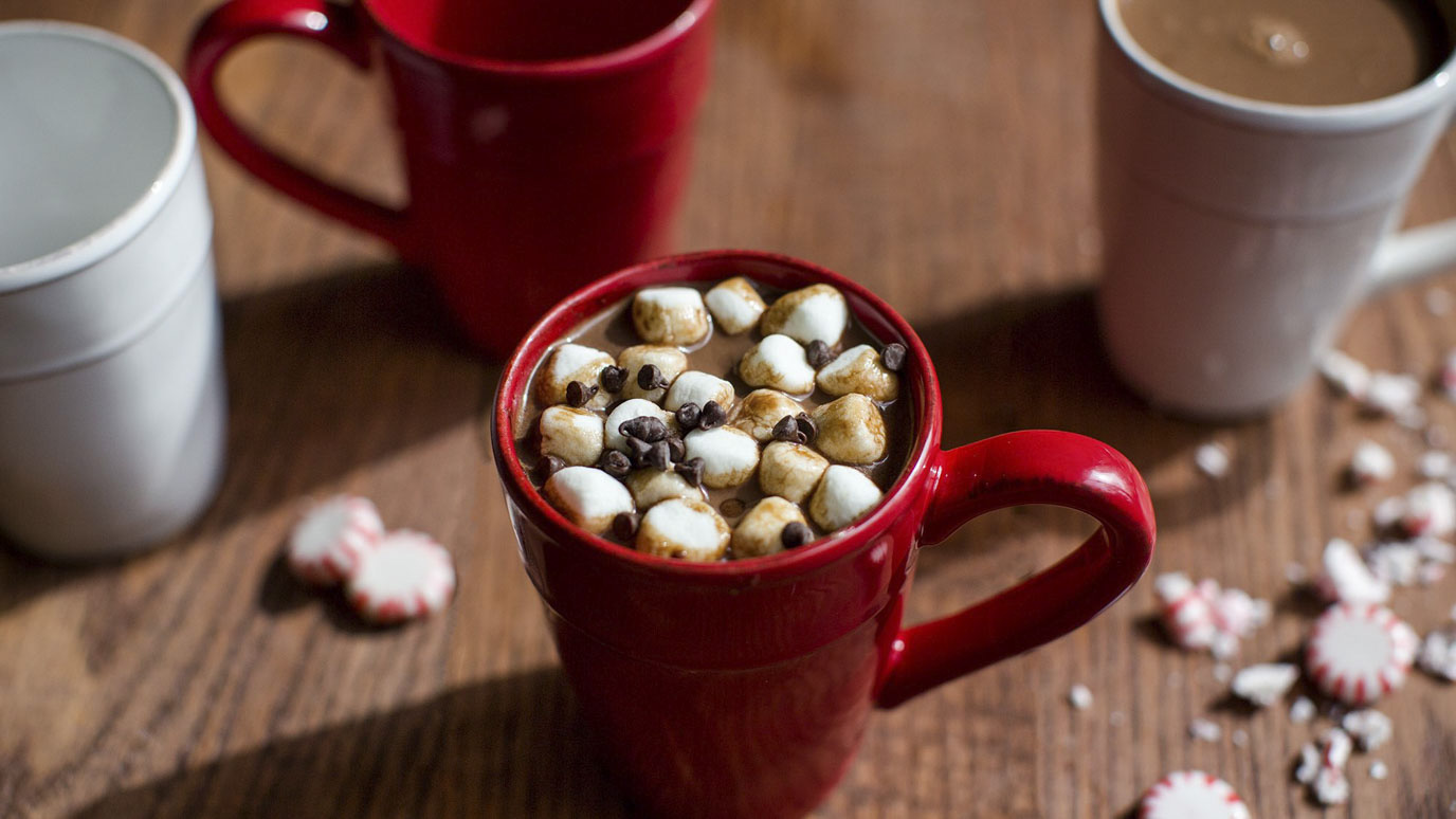 slow_cooker_peppermint_hot_chocolate_2000x1125.jpg