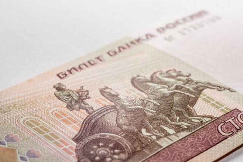 Ruble Continues Plunge Despite Russian Rate Hike