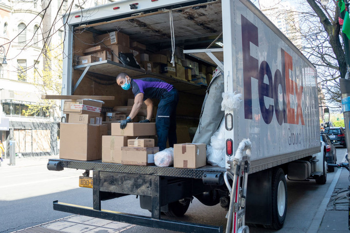FedEx Gets Boost From E-Commerce Surge