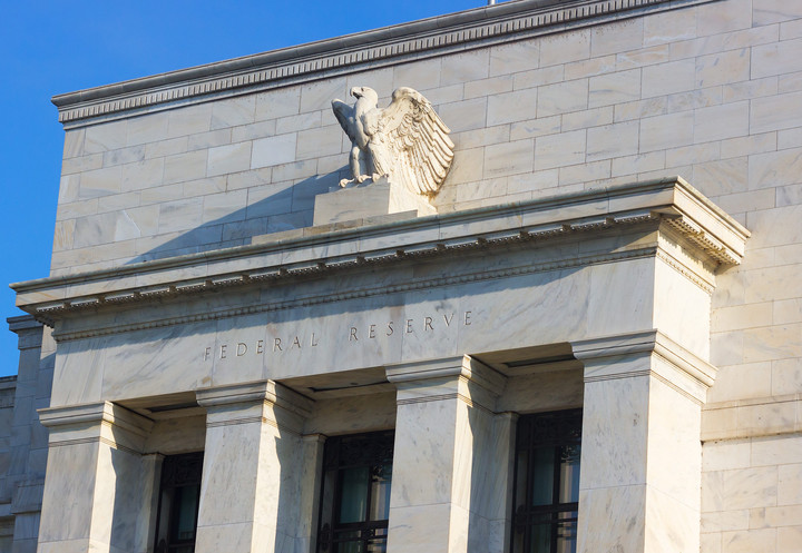 Fed Resists Pressure for Interest Rate Cut
