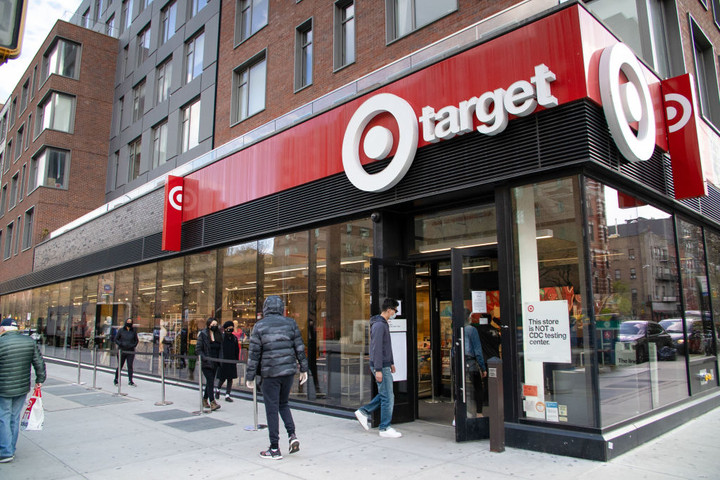 Shopping Shifts Squeeze Target Profit in Q1