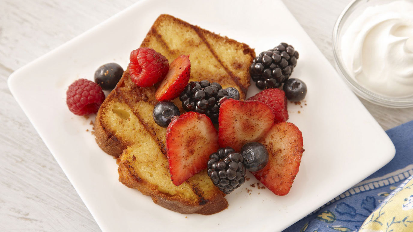 spiced_berries_with_grilled_pound_cake_2000x1125.jpg